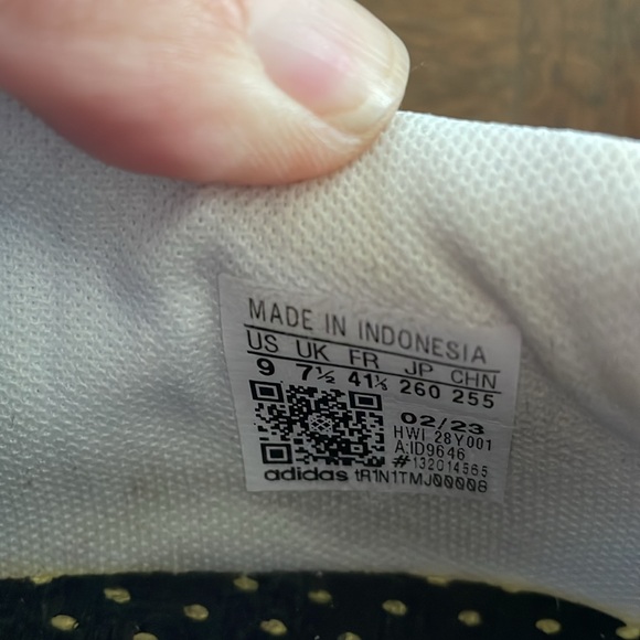 Adidas Tennis Shoes - Picture 7 of 8